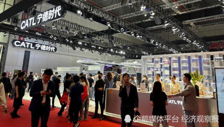 2025年新澳开奖结果查询表,吴彦祖发文谴责飞机上光脚踩座椅乘客,经典解释落实_高清版V9.25