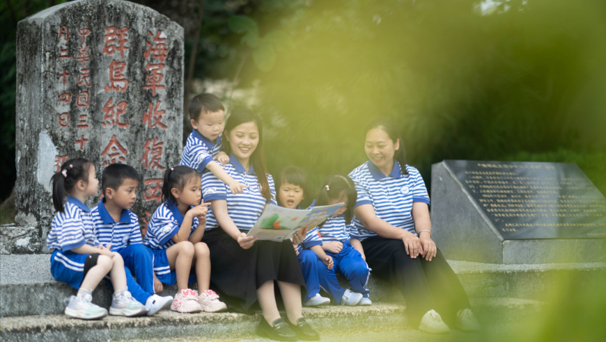 澳门精准正版免费资料,研究生横店做群演：上午学生晚上女佣,最新正品解答落实_测试版V15.68